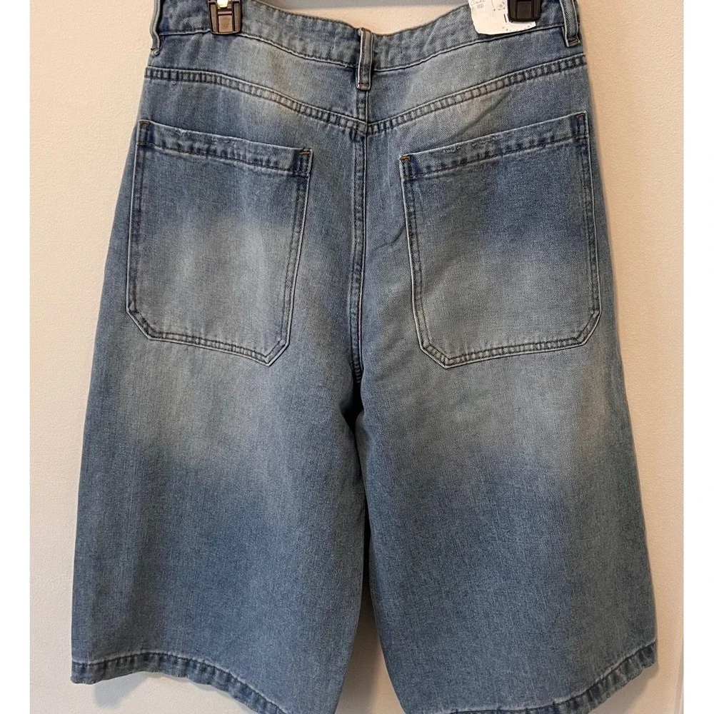 Cali 1850 Womens Distressed Denim Bermuda Shorts Light Wash Size 11/30 NWT